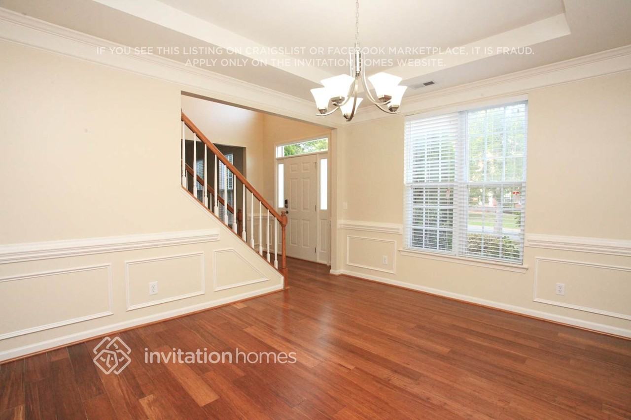 10813 Chamberlain Hall Ct - Photo 6 of 35
