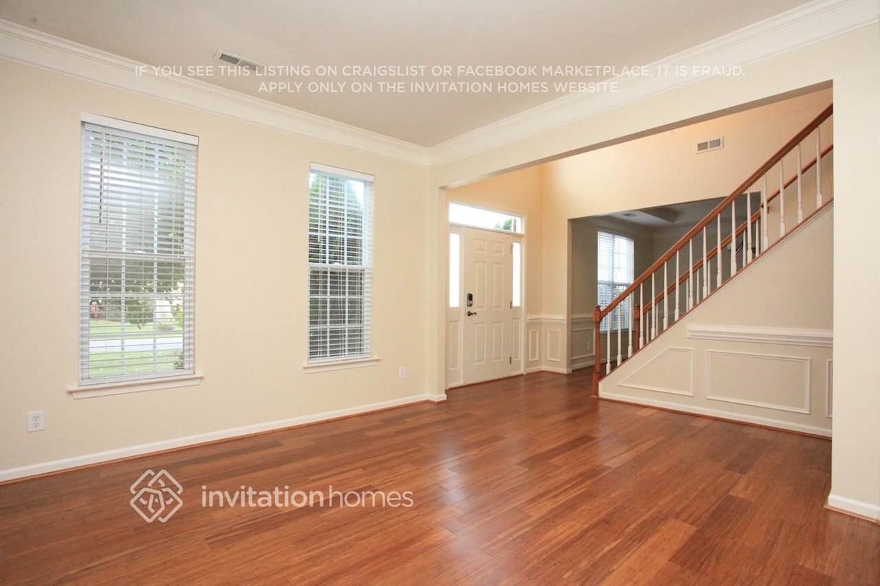 10813 Chamberlain Hall Ct - Photo 5 of 35