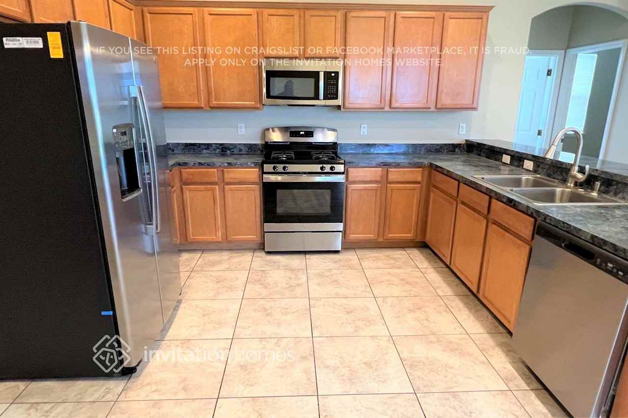 12122 Still Meadow Dr - Photo 3 of 18