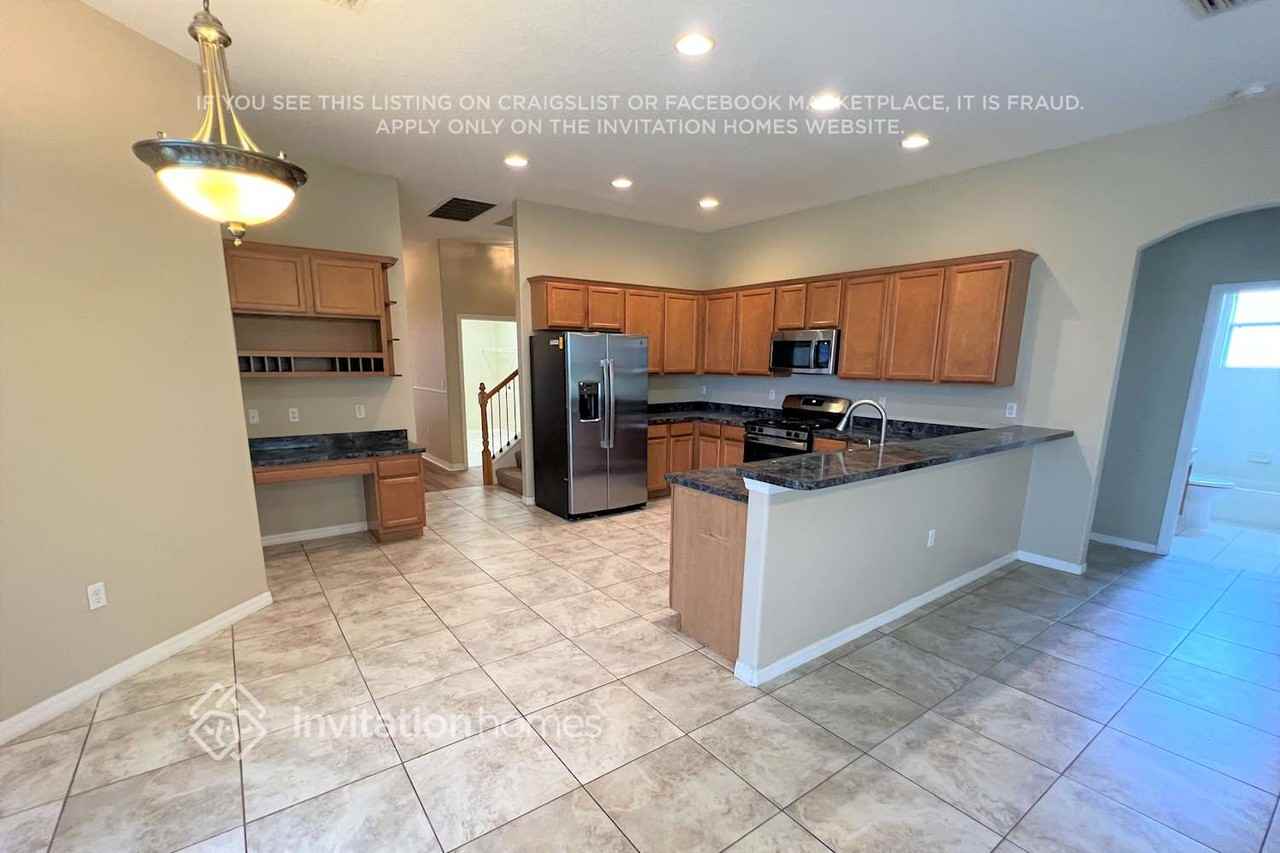 12122 Still Meadow Dr - Photo 4 of 18