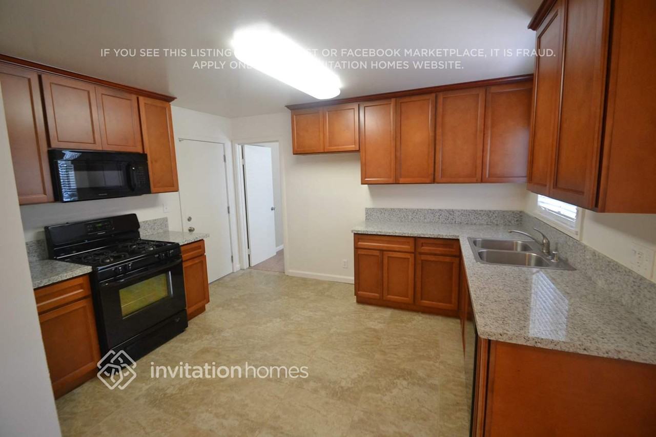 301 Dimaggio Ave - Photo 3 of 10