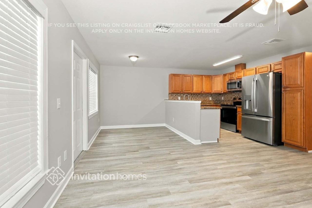 170 Carol Susan Ln - Photo 5 of 18