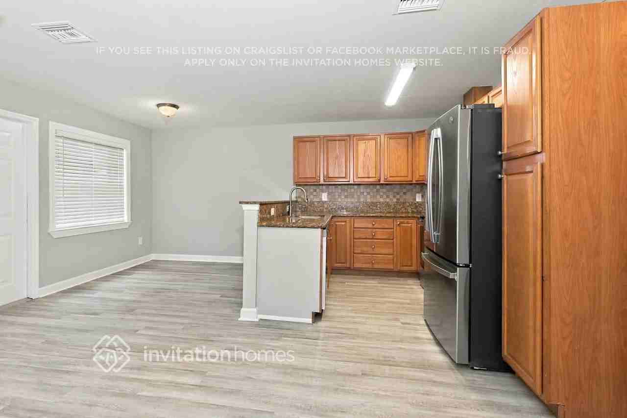 170 Carol Susan Ln - Photo 6 of 18