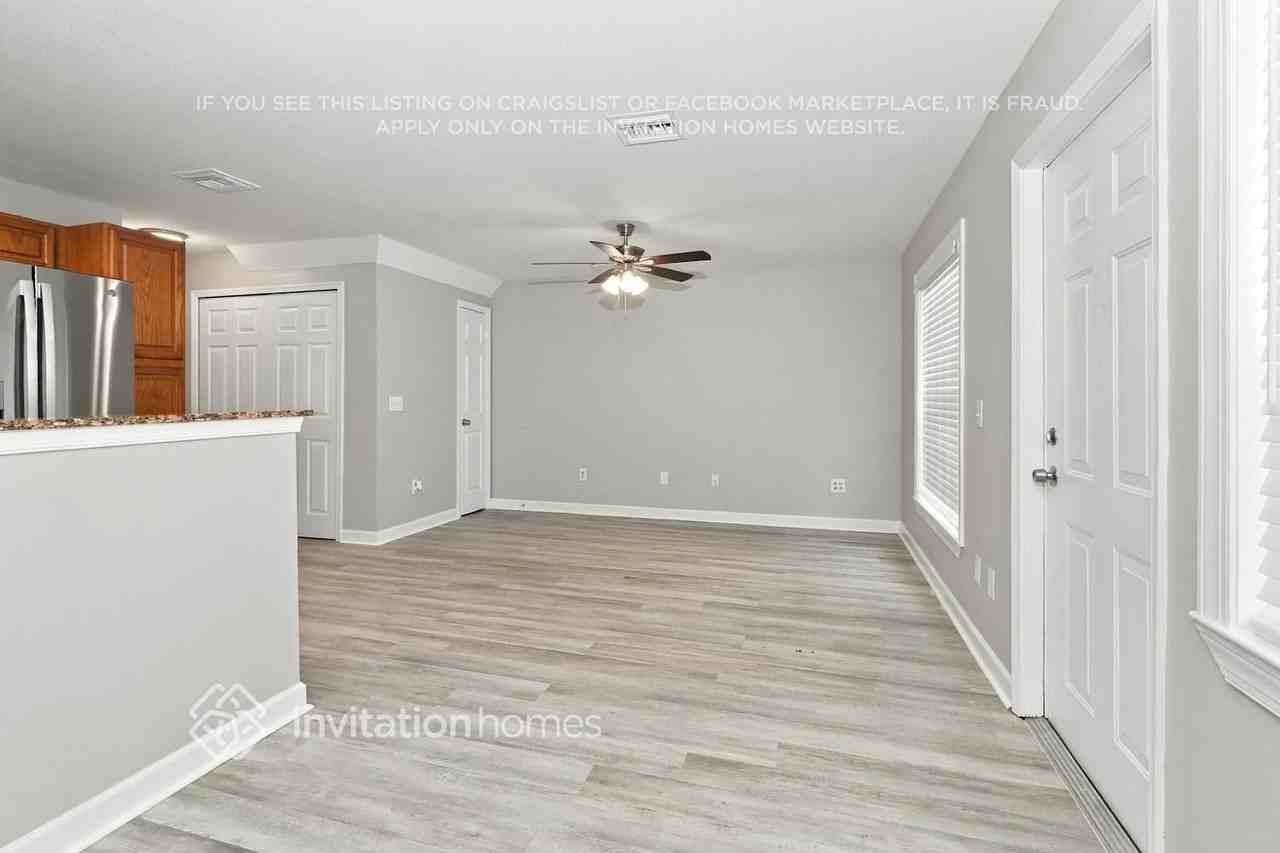 170 Carol Susan Ln - Photo 7 of 18