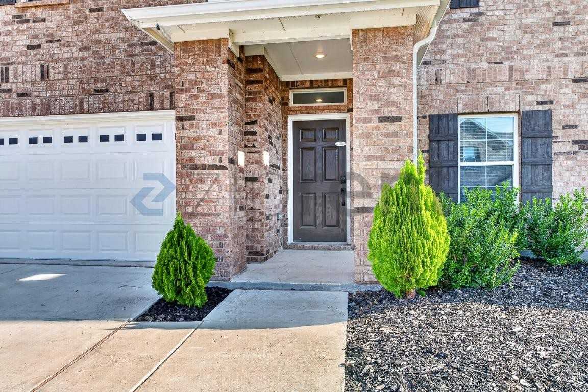 735 Lauren Grove Ln - Photo 4 of 37