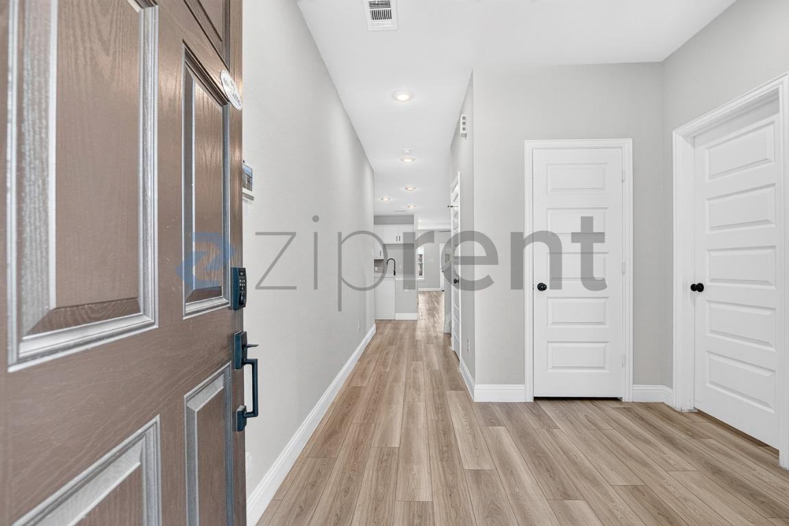 735 Lauren Grove Ln - Photo 5 of 37