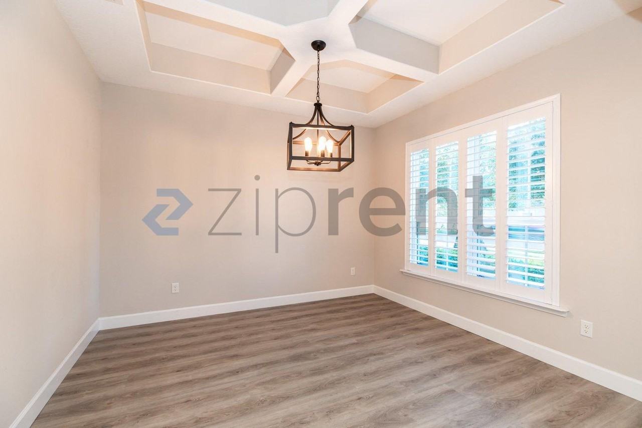 102 Senegal Dr - Photo 6 of 35