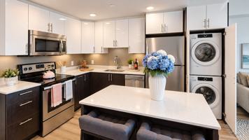 featured image of 207 Bell St N