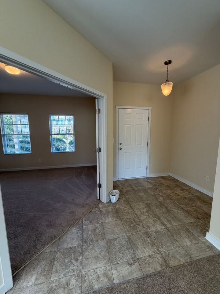 1328 Shaw Ave - Photo 3 of 50