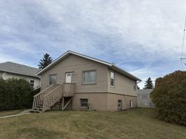 featured image of 1540 47 St Se