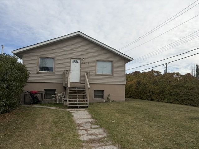 1540 47 St Se - Photo 2 of 10
