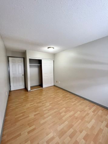 5104 43 St - Photo 6 of 12