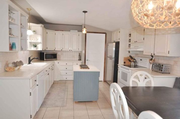 4631 49 St - Photo 2 of 11