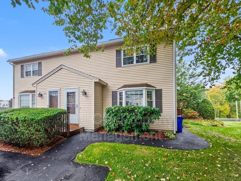 1B Arabian Ct - Photo 2 of 15