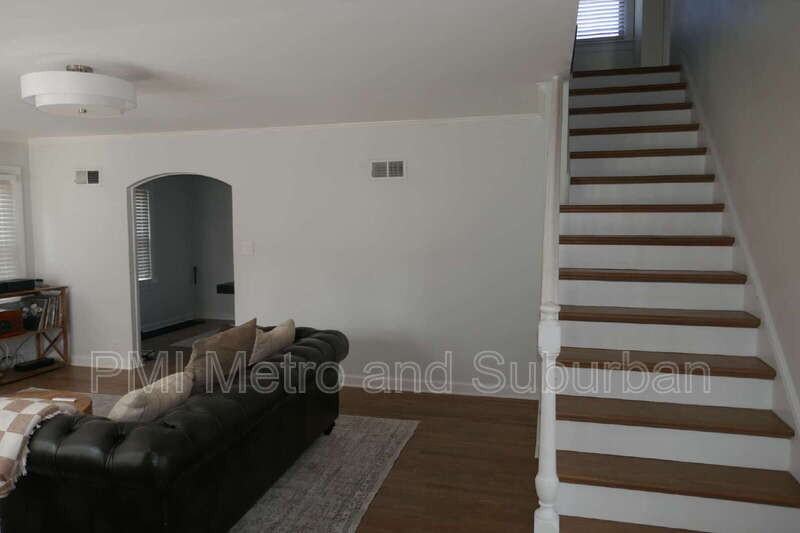 984 Woodlawn Ave - Photo 3 of 33