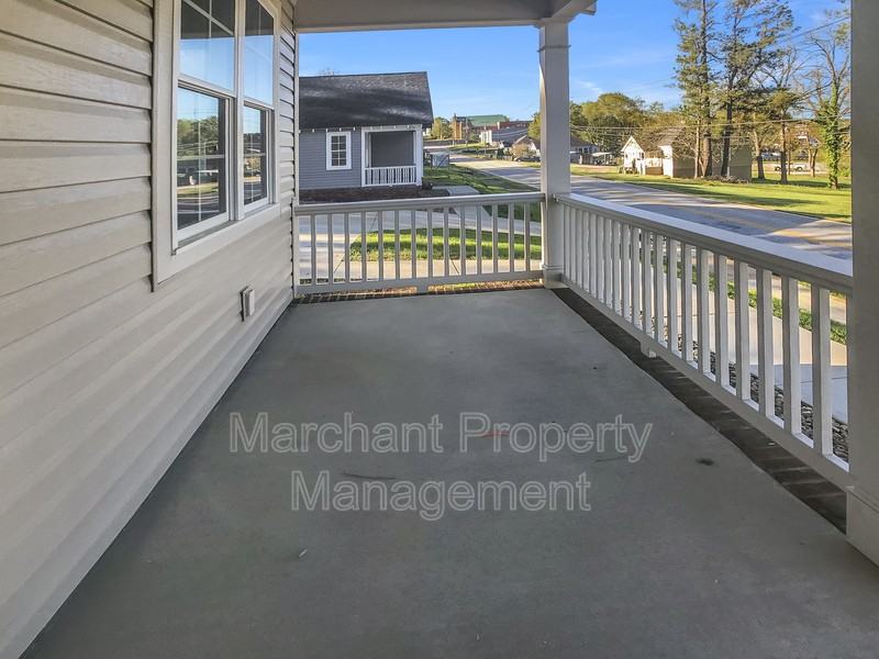 184 Floyd Street - Photo 5 of 23