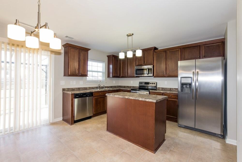 302 Lindpoint Ln - Photo 4 of 17