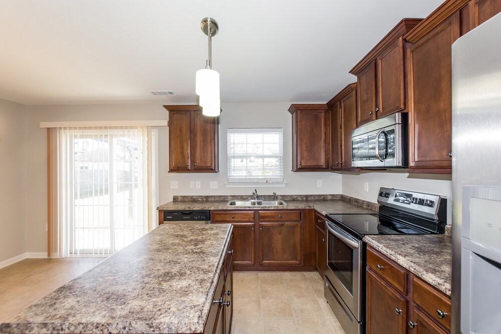 302 Lindpoint Ln - Photo 6 of 17