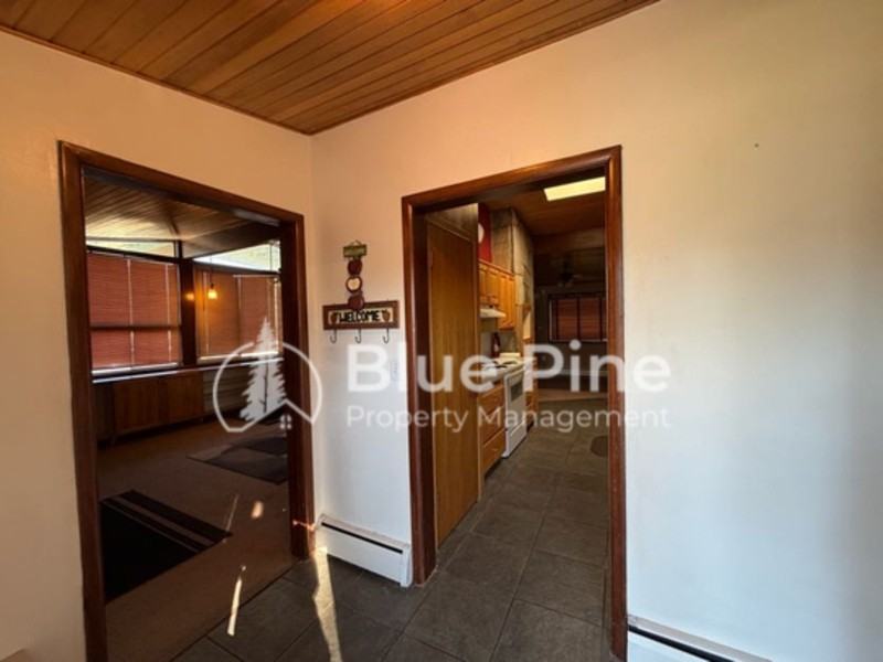 755 9th St - Photo 3 of 33