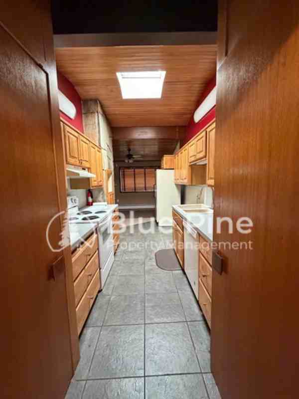 755 9th St - Photo 5 of 33