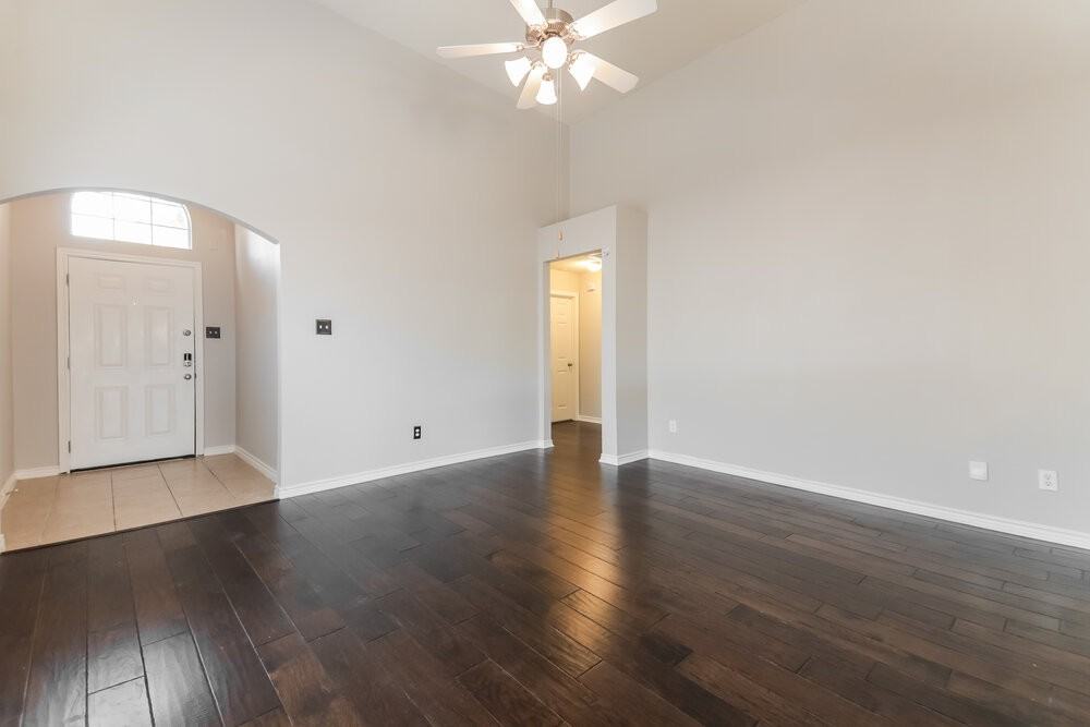 9008 Wild Rose Ln - Photo 4 of 16
