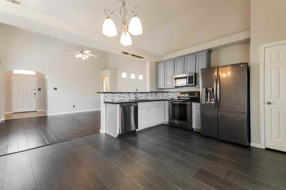 9008 Wild Rose Ln - Photo 7 of 16