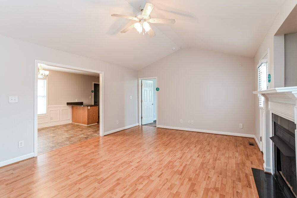 4831 Adamshire Ave - Photo 3 of 16