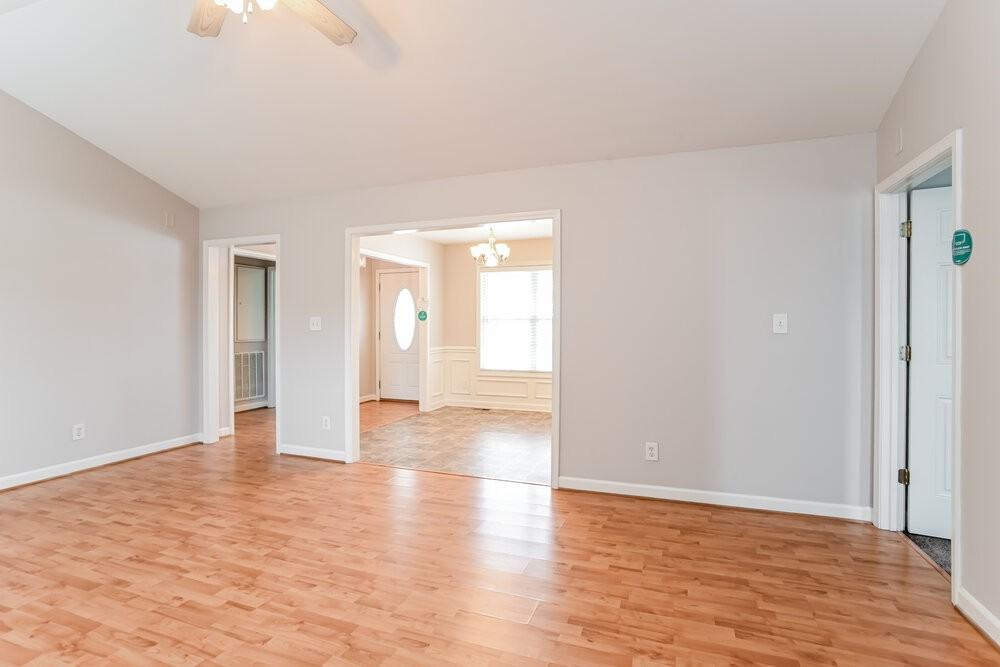 4831 Adamshire Ave - Photo 5 of 16