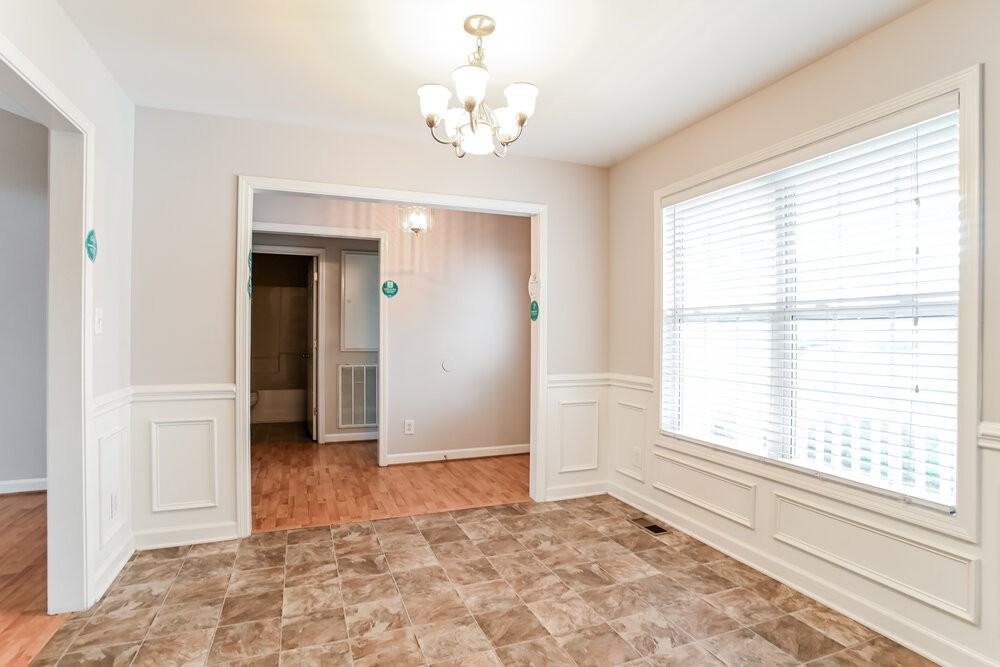 4831 Adamshire Ave - Photo 6 of 16