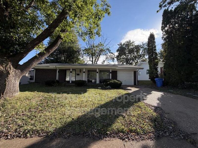 660 Hargrove Ln - Photo 2 of 30