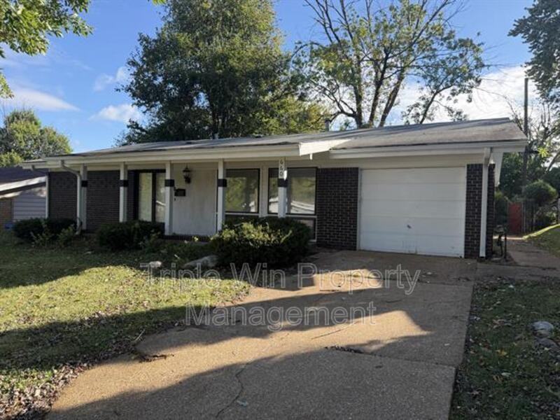 660 Hargrove Ln - Photo 3 of 30