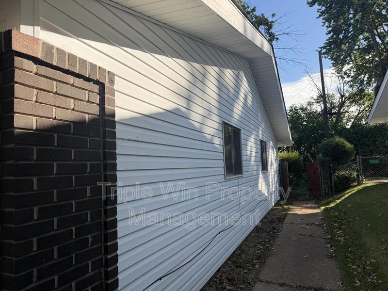 660 Hargrove Ln - Photo 4 of 30