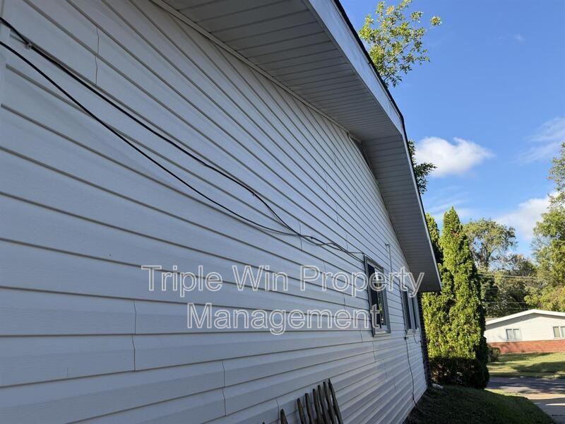 660 Hargrove Ln - Photo 5 of 30