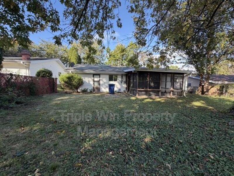 660 Hargrove Ln - Photo 7 of 30