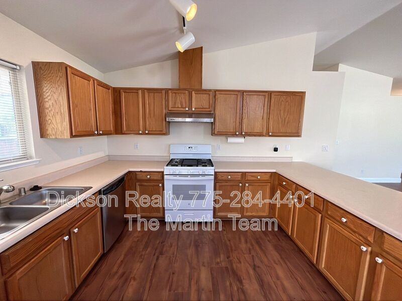 970 Mercedes Dr - Photo 2 of 22