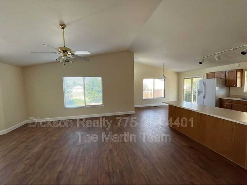 970 Mercedes Dr - Photo 5 of 22