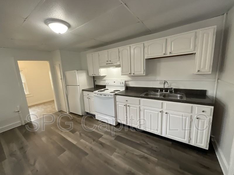 425 W Princess St - Photo 2 of 10