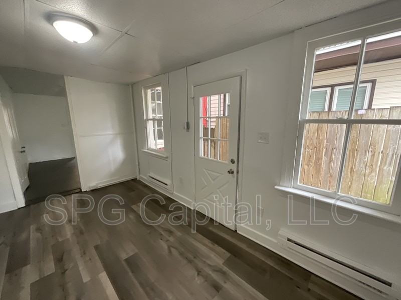 425 W Princess St - Photo 3 of 10