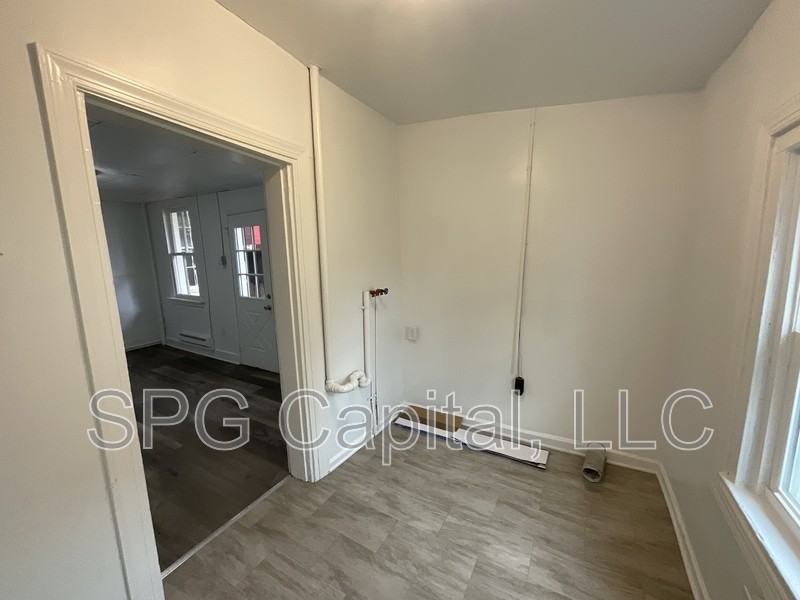 425 W Princess St - Photo 4 of 10