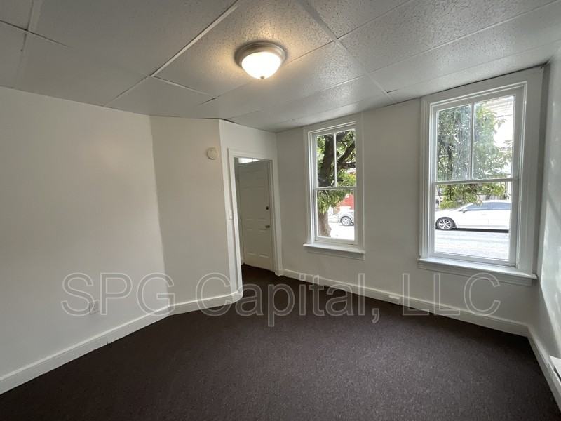 425 W Princess St - Photo 5 of 10