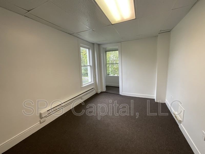 231 W Jackson St - Photo 4 of 10