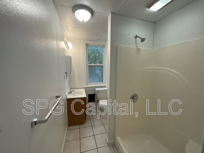 231 W Jackson St - Photo 5 of 10