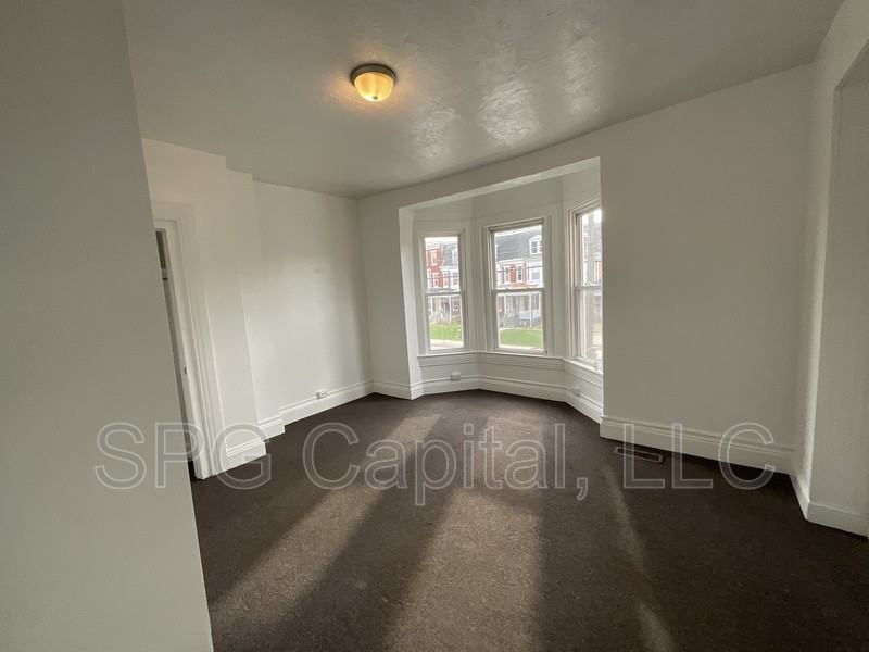 231 W Jackson St - Photo 6 of 10