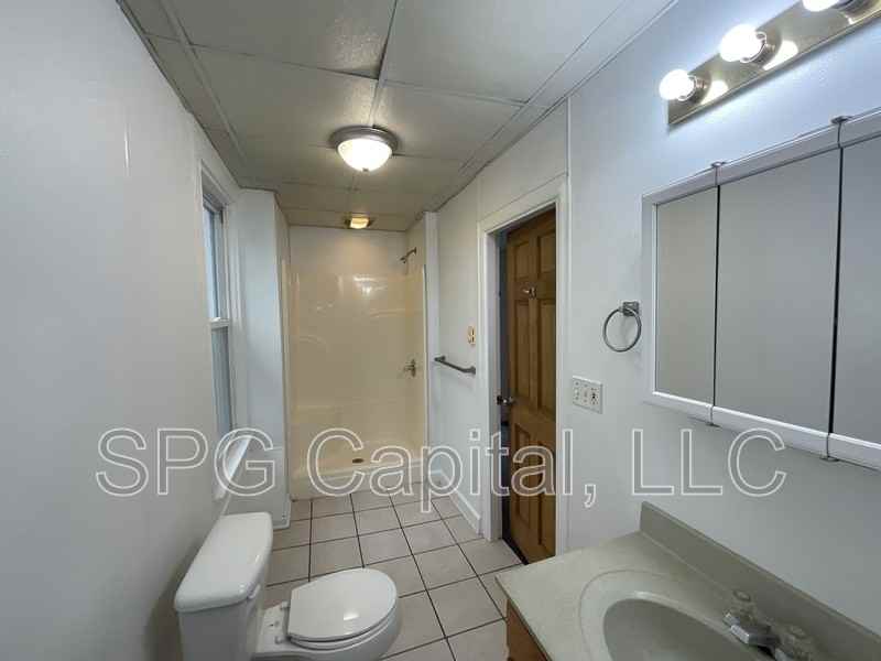 231 W Jackson St - Photo 7 of 10