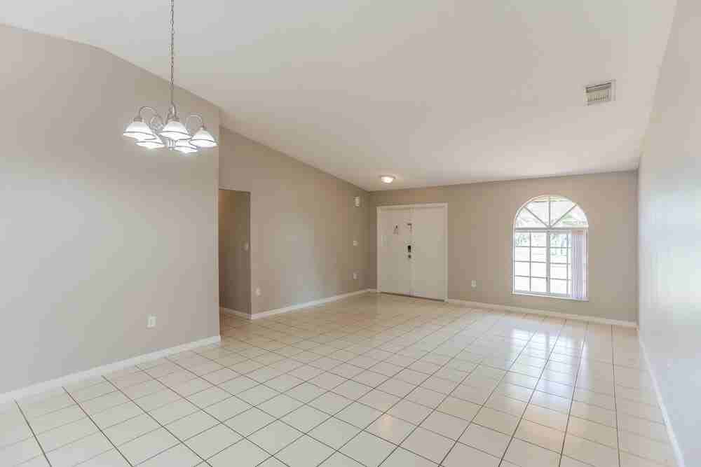 15383 Sw 178th St - Photo 4 of 16