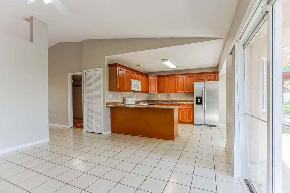 15383 Sw 178th St - Photo 6 of 16
