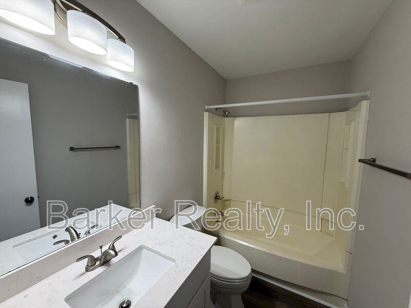 4608 - Photo 4 of 7