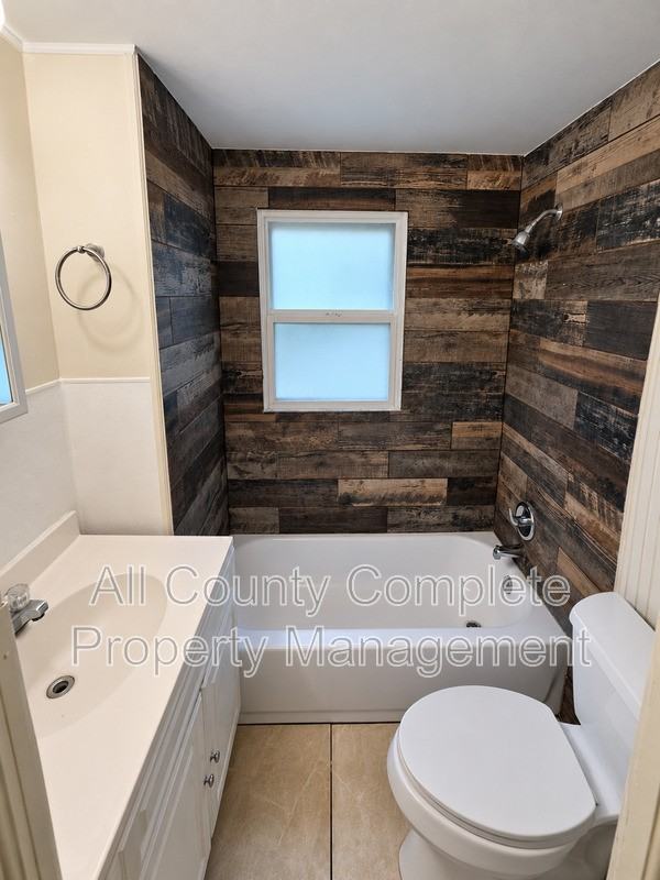 1667 Rowe Ave - Photo 5 of 8