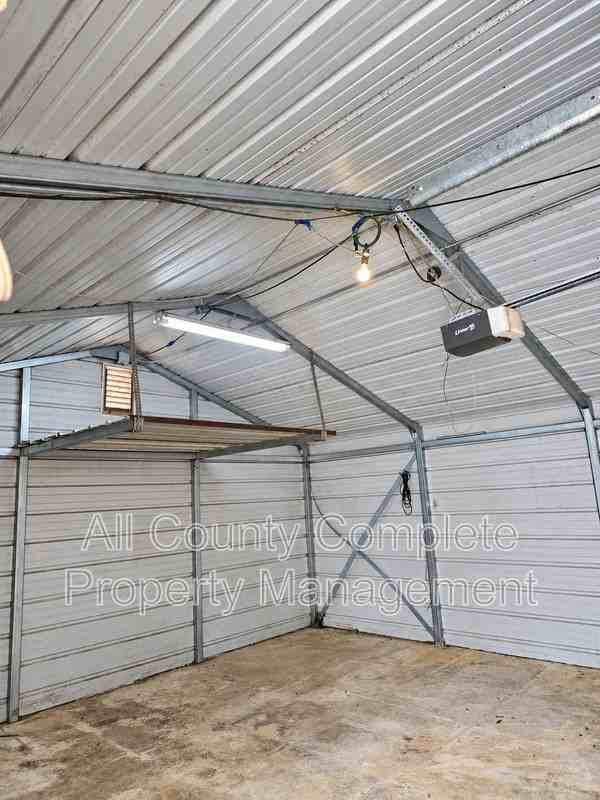 1667 Rowe Ave - Photo 7 of 8