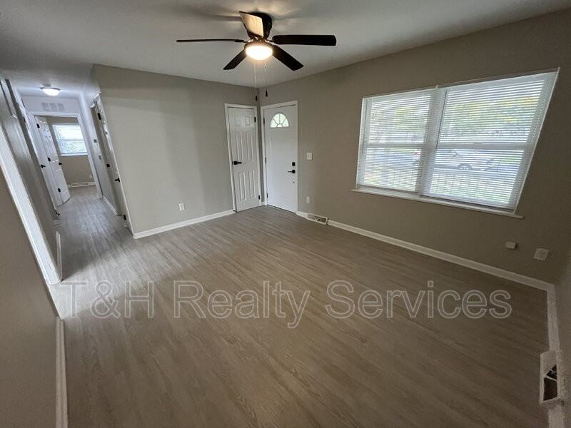 2308 Edgemont Way - Photo 5 of 18